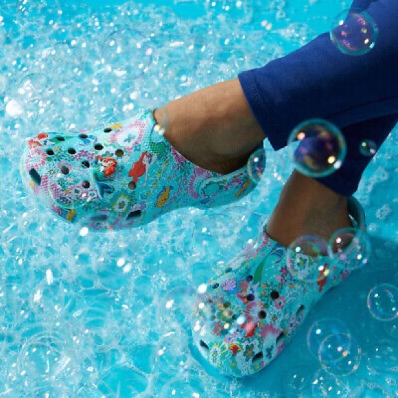NWT Crocs Classic Disney X Vera Bradley Little Mermaid Clogs, Blue/Multicolour - Picture 6 of 7